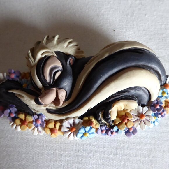 NEW 2001 DISNEY MARKRITA 60 BAMBI THUMPER FIGURE & HIDDEN PIN DRAWER - Picture 10 of 16